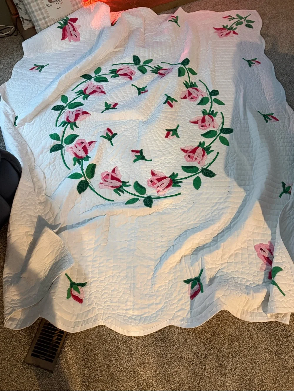 Vintage Classic White Floral Rose Quilt - Pink & Green